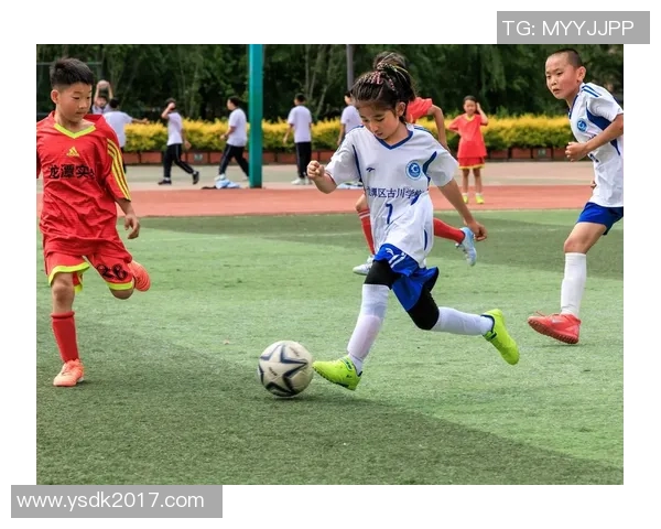 艺术与激情交融的足球明星展现独特魅力与风采 艺术与激情交融的足球明星展现独特魅力与风采