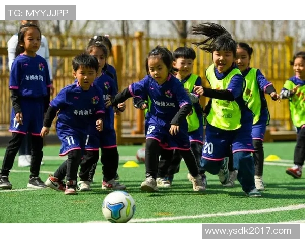 幼儿园小朋友展现足球才华的精彩瞬间视频合集